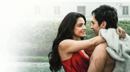 Aislinn Derbez y Mauricio Ochmann. Los actores dan vida a Esmeralda y Manuel, dos personas que vuelven a encontrarse después de años de separación. ESPECIAL