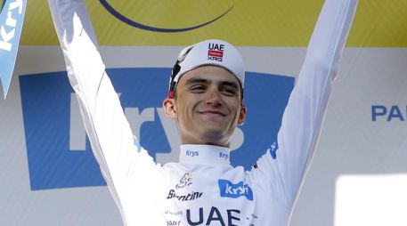 Isaac del Toro mantiene una ventaja de 20 segundos sobre el francés Paul Seixas, quien será su principal rival en la lucha por el tercer lugar durante el recorrido por los Alpes. EFE / G. Horcajuelo