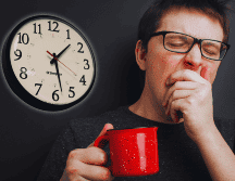 Durante la semana laboral, las personas suelen acumular una deuda de sueño significativa debido a las incesantes exigencias profesionales y las múltiples responsabilidades personales diarias. ESPECIAL / CANVA