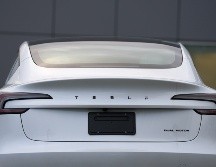 Tesla reportó un ingreso neto de mil 110 millones de dólares, o 32 centavos por acción, en su último informe trimestral. AP/ARCHIVO