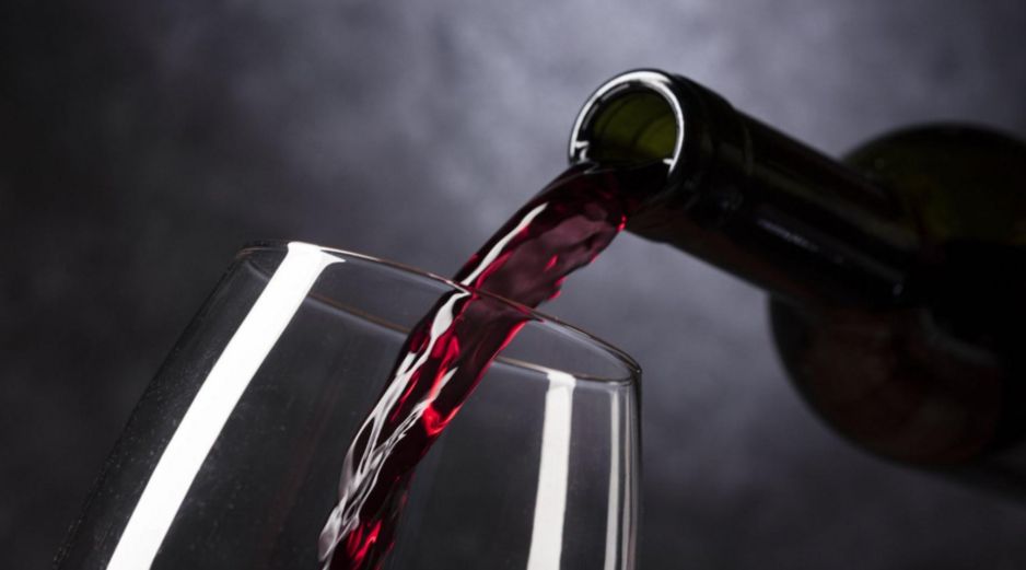 El resveratrol del vino tinto ha despertado interés por sus posibles beneficios para el corazón. CANVA