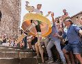 La danza sobre zancos no es exclusiva de España; es una expresión cultural compartida a nivel global que ha ganado reconocimiento internacional. EFE / R. Manzanares