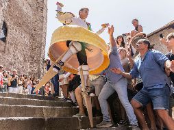 La danza sobre zancos no es exclusiva de España; es una expresión cultural compartida a nivel global que ha ganado reconocimiento internacional. EFE / R. Manzanares