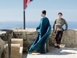 En la escena aparecen Anne Hathaway interpretando a Penélope y Tom Holland como su hijo Telémaco. CORTESÍA