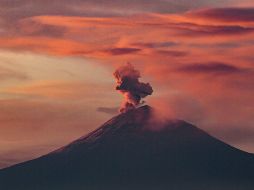 Emisión continua de vapor y gases en el volcán Popocatépetl, bajo permanente monitoreo del Cenapred en Amarillo Fase 2. NTX / ARCHIVO