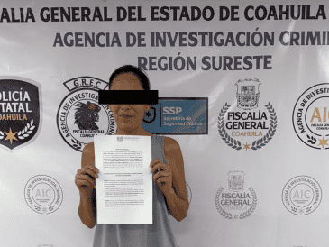 Vecinos del sector intervinieron para frenar la agresión al animal. ESPECIAL / FISCALÍA GENERAL DEL ESTADO DE COAHUILA