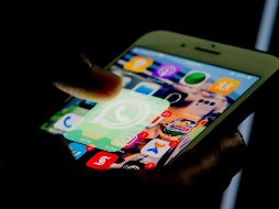 Si una persona no te tiene agregada a WhatsApp recuerda respetar esa decisión. UNSPLASH / R. PATEL