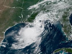 Ante las posibles amenazas de inundaciones, NHC subraya la necesidad de mantener la precaución en las zonas costeras de Texas y Luisiana a medida que el sistema avanza hacia el interior. EFE/NHC Cortesía