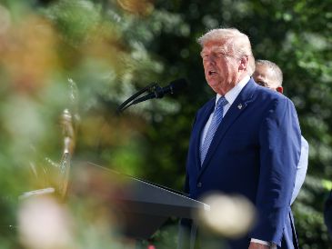 Los nuevos aranceles pretenden sustituir el gravamen global temporal del 10 % impuesto por Trump. EFE/S. Corum