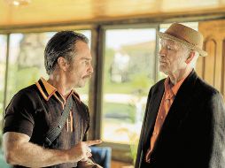 Esta imagen muestra a los actores Sam Rockwell y John Malkovich en una escena de la película “Wild Horse Nine”. ESPECIAL