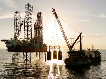 Ante el aumento en el precio del petroleo, expertos advierten de “efecto dominó” en el costo de alimentos y transporte. Unsplash