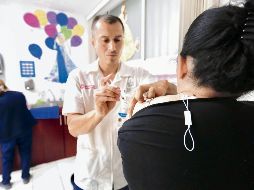 La población puede acudir a cualquier centro de salud en el estado para reforzar su esquema de vacunación. ESPECIAL