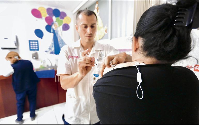 La población puede acudir a cualquier centro de salud en el estado para reforzar su esquema de vacunación. ESPECIAL