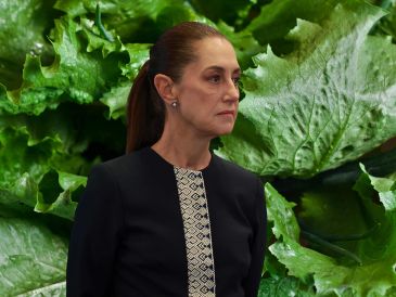 Claudia Sheinbaum dice que se dará la información a través de la Ssa porque se está revisando "si en efecto hay algo que tenga que ver con algún producto mexicano o no". ESPECIAL / AP y CANVA