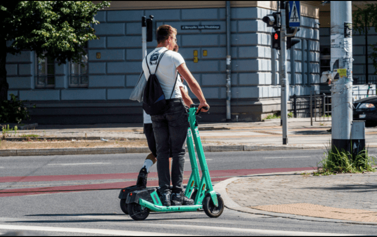 La urgencia por implementar el registro y regularización de la Semovi se fundamenta en el drástico aumento de incidentes viales, pues en los últimos 5 años, los accidentes con scooters, bicicletas y motocicletas eléctricas en la CDMX se incrementaron más de 10 veces. CANVA