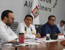 En conferencia de prensa el gobernador de Oaxaca, Salomón Jara, aseguró que no solicitará licencia al cargo para garantizar la independencia en la investigación del caso Alejandro Leyva. SUN/E. Hernández