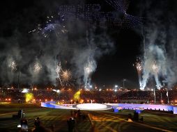En cuanto cayó la noche en la isla empezó el espectáculo en el que los 24 mil asistentes que llenaron el inmueble presenciaron una función de drones. EFE/ R. Sura