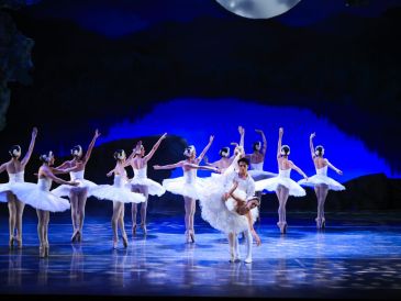 La noche terminó recordando por qué "El lago de los cisnes" continúa ocupando un sitio privilegiado dentro de la historia del ballet. EL INFORMADOR/J. Acosta