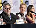 El cineasta mexicano Guillermo del Toro, el actor estadounidense Doug Jones y la actriz española Ivana Baquero asisten al panel del aniversario de “El laberinto del fauno”. AFP