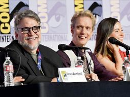 El cineasta mexicano Guillermo del Toro, el actor estadounidense Doug Jones y la actriz española Ivana Baquero asisten al panel del aniversario de “El laberinto del fauno”. AFP