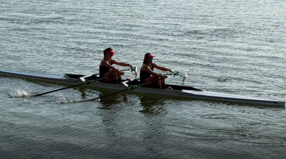 Melissa Márquez y Aylin Ibarra al conquistar la prueba de doble remo corto ligero (LW2x). X / @conadeoficial