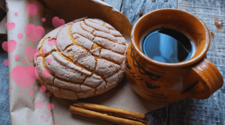 La miga del pan funciona literalmente como una esponja natural que absorbe el exceso de jugos gástricos segregados. ESPECIAL / CANVA