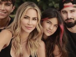 Violeta destacó que su hermano Mauro siempre trazó su propio camino, totalmente alejado de la fama de Aylín Mujica, su mamá. INSTAGRAM