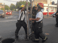 La Unidad Municipal de Protección Civil y Bomberos de Guadalajara hizo un llamado a la población para que evite meterse a las alcantarillas. ESPECIAL