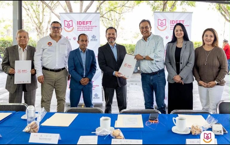 El IDEFT y Grupo PISA firmaron un convenio para capacitar y certificar las competencias laborales de su personal en Jalisco. CORTESÍA.