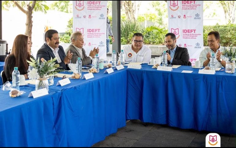 El IDEFT y Grupo PISA firmaron un convenio para capacitar y certificar las competencias laborales de su personal en Jalisco. CORTESÍA.