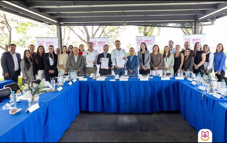 El IDEFT y Grupo PISA firmaron un convenio para capacitar y certificar las competencias laborales de su personal en Jalisco. CORTESÍA.
