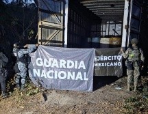 La FGR investigará el aseguramiento del combustible encontrado en 16 bidones dentro de las unidades. ESPECIAL/ Secretaría de Seguridad del Estado.