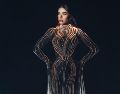 Como primer look de esta temporada, la anfitriona del reality show Galilea Montijo lució un vestido fluorescente diseñado por Iann Dey y elaborado con fibra óptica. CORTESÍA