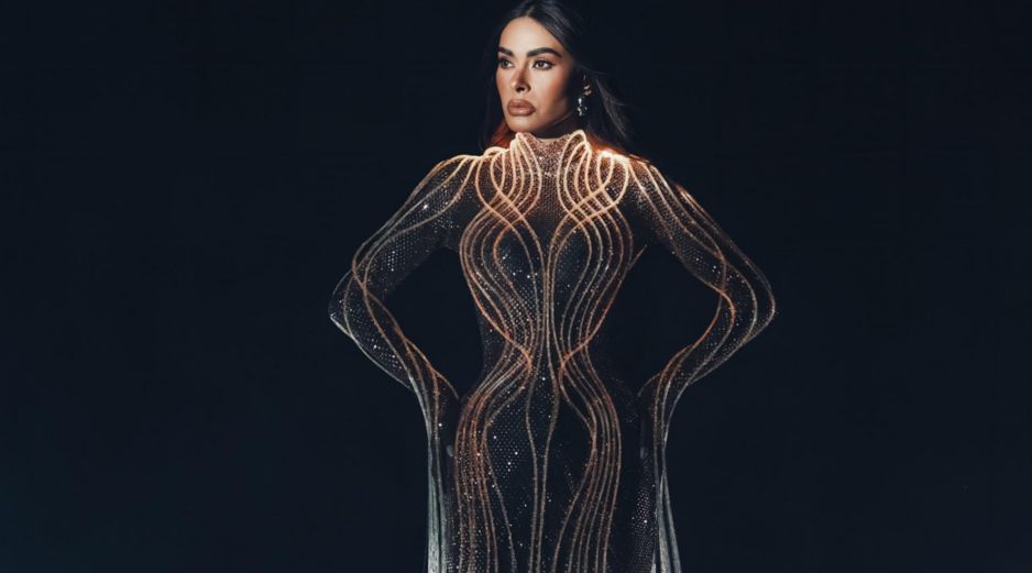 Como primer look de esta temporada, la anfitriona del reality show Galilea Montijo lució un vestido fluorescente diseñado por Iann Dey y elaborado con fibra óptica. CORTESÍA