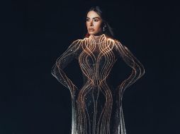 Como primer look de esta temporada, la anfitriona del reality show Galilea Montijo lució un vestido fluorescente diseñado por Iann Dey y elaborado con fibra óptica. CORTESÍA