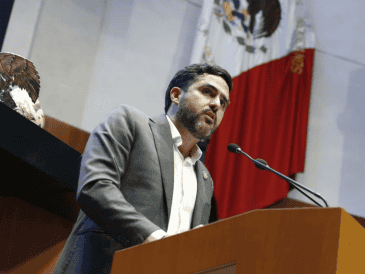 "Sí es cierto que ha colaborado conmigo en ciertas cosas de forma voluntaria", declaró el senador Agustín Dorantes sobre Natalia Torres. X / @agusdorantes