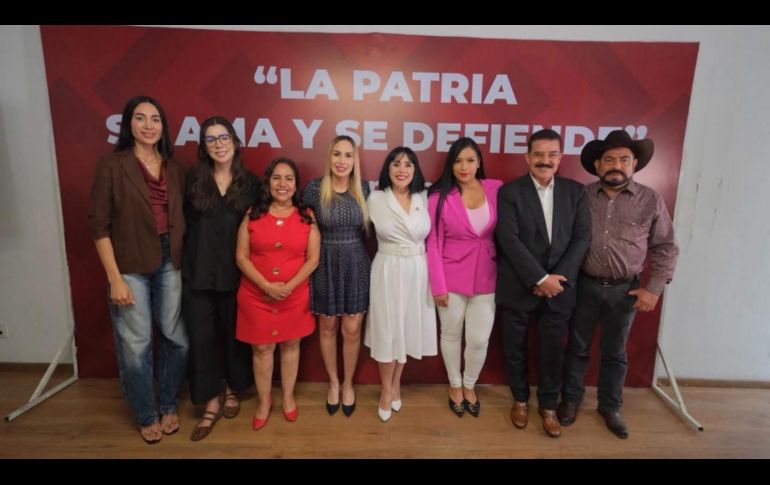 El senador por Jalisco Carlos Lomelí Bolaños y la diputada federal Claudia García Hernández, en una rueda de prensa para hablar del proyecto del agua en Jalisco. ESPECIAL/MORENA