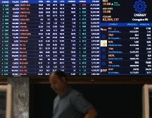 Por sectores, este lunes predominaron las ganancias en las empresas de bienes esenciales y comunicaciones. EFE/R. Khan