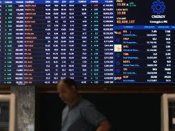 Por sectores, este lunes predominaron las ganancias en las empresas de bienes esenciales y comunicaciones. EFE/R. Khan