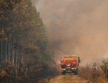 La nube de tormenta desató vientos violentos y erráticos capaces de empujar las llamas en todas direcciones. EFE/L. Perpigna