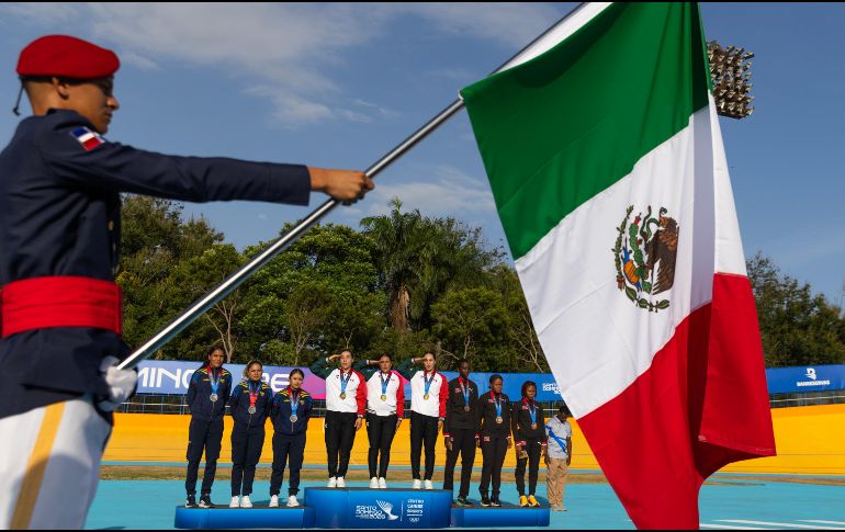 México elevó su cosecha a 73 medallas, con 27 oros, para consolidarse como líder del medallero en Santo Domingo 2026. EFE.