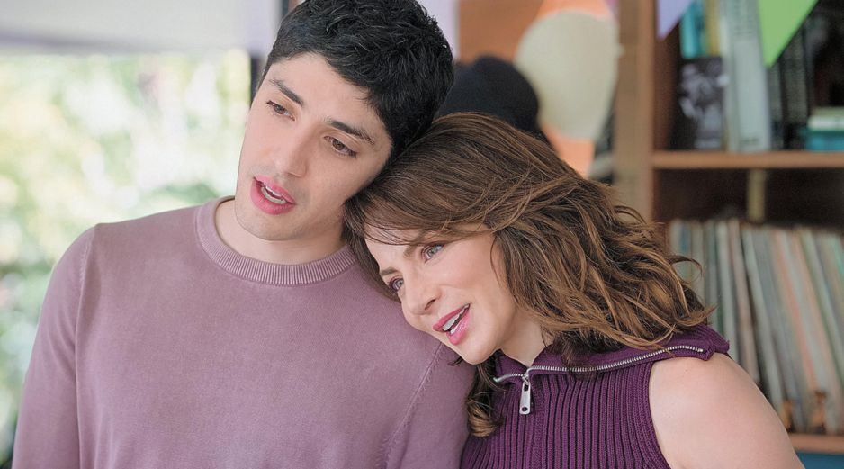 Sebastián Dante y Silvia Navarro, en una escena de la serie. CORTESÍA