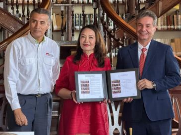 Guadalajara conmemoró el 50 aniversario del Tianguis Turístico con la cancelación de una estampilla postal que ya forma parte del registro histórico nacional. CORTESÍA.