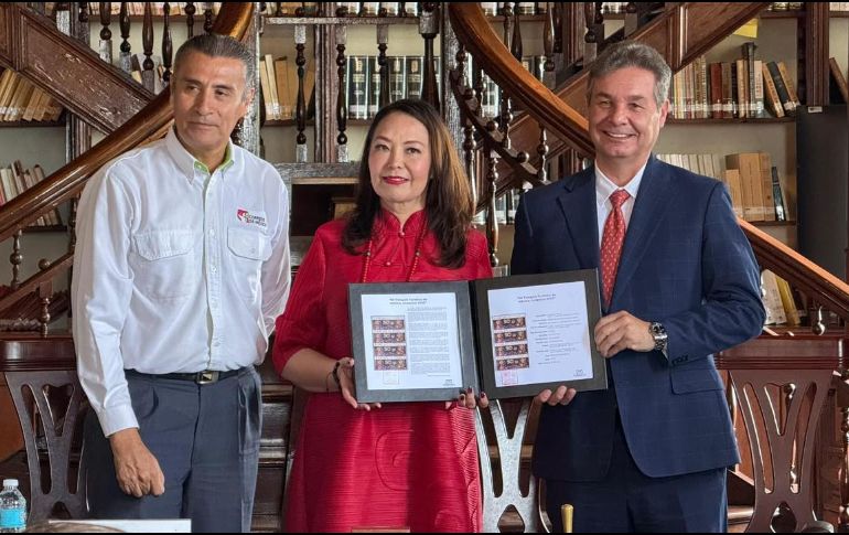 Guadalajara conmemoró el 50 aniversario del Tianguis Turístico con la cancelación de una estampilla postal que ya forma parte del registro histórico nacional. CORTESÍA.