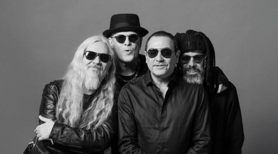 Alex Otaola anunció su salida de Cuca durante el concierto por el 36 aniversario de la banda tras 12 años como guitarrista. ESPECIAL.
