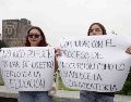 Decenas de aspirantes aceptados en la UNAM y familiares de los jóvenes se manifestaron este martes en Ciudad Universitaria. SUN/D. Sánchez