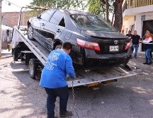 Guadalajara incrementó la capacidad operativa para retirar unidades en desuso; actualmente se eliminan en promedio ocho vehículos diarios. CORTESÍA.