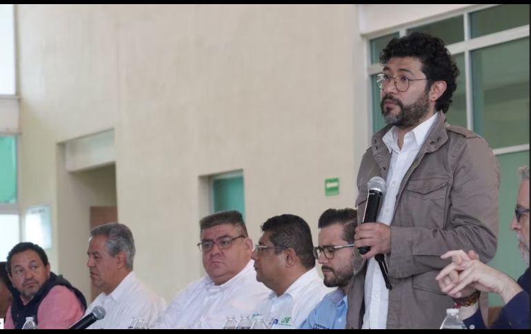 Reunión entre el secretario del trabajo y previsión social, Marath Bolaños, y familiares de los 63 mineros de Pasta de Conchos, Coahuila. X/@marathb