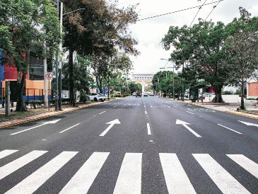 Avenida Vallarta. El corredor concentra una intensa actividad comercial, de servicios y movilidad, con miles de usuarios cada día. ESPECIAL