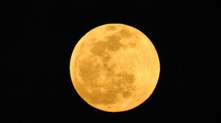 El mejor momento para ver la Luna del Ciervo es a partir de las 19:34 horas, justo al anochecer y durante las horas posteriores. Unsplash